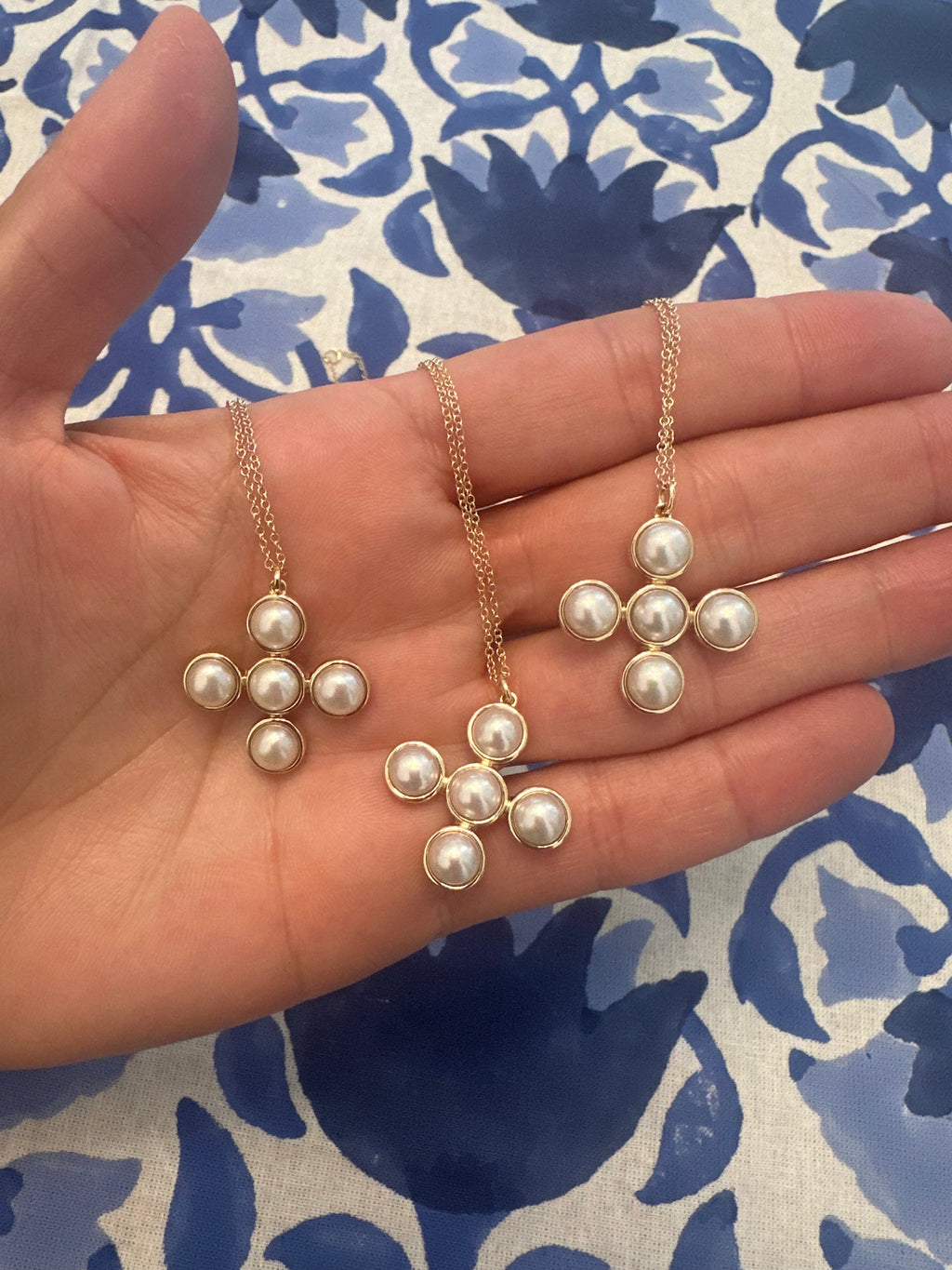 MINI BEZEL SET PEARL CROSS NECKLACE